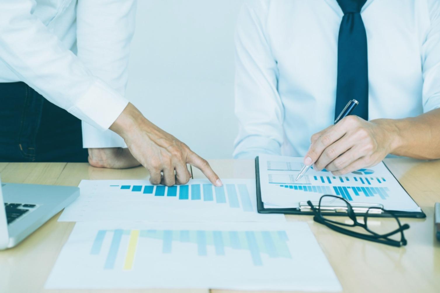 Student working on mobile SEO optimization project